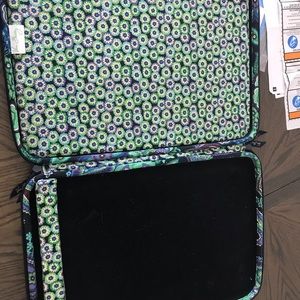 Vera Bradley laptop case with pockets